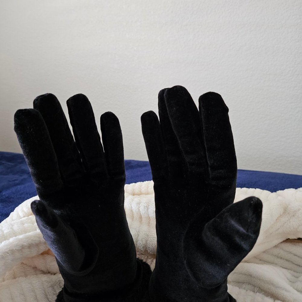gloves - Picture 2 of 2